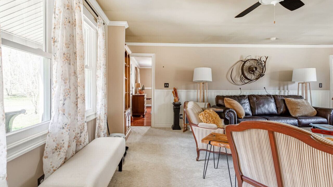 Photo of Livingroom in Campbell Hall