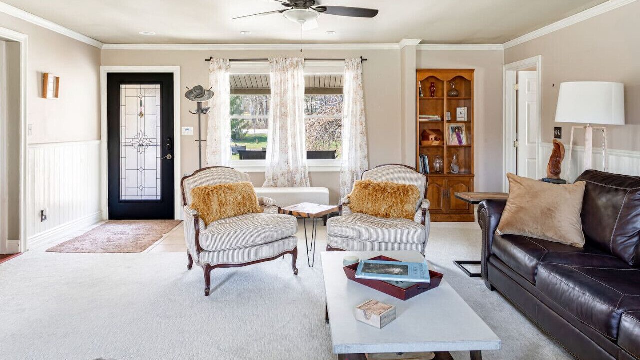 Photo of Livingroom in Campbell Hall