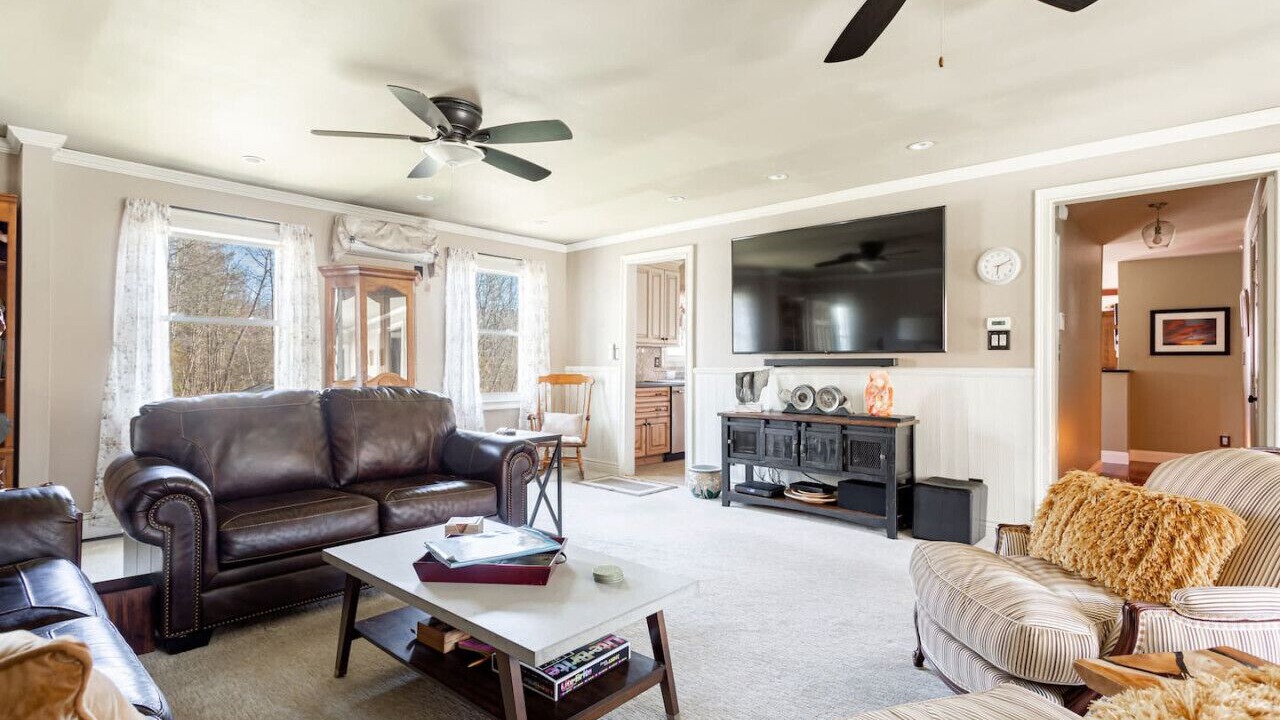 Photo of Livingroom in Campbell Hall