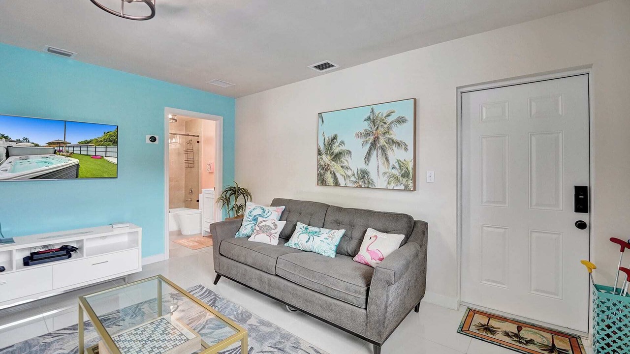 Photo of Livingroom in West Little River