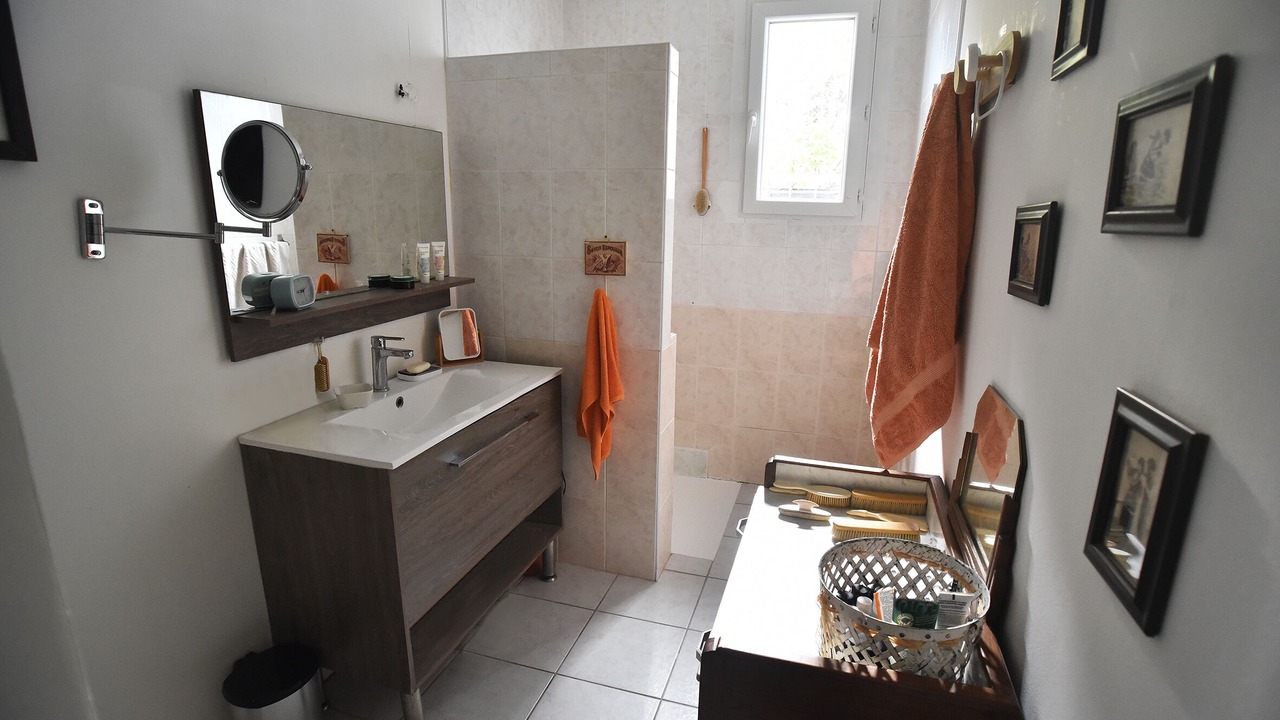 Photo of Bathroom in Lezignan-Corbieres
