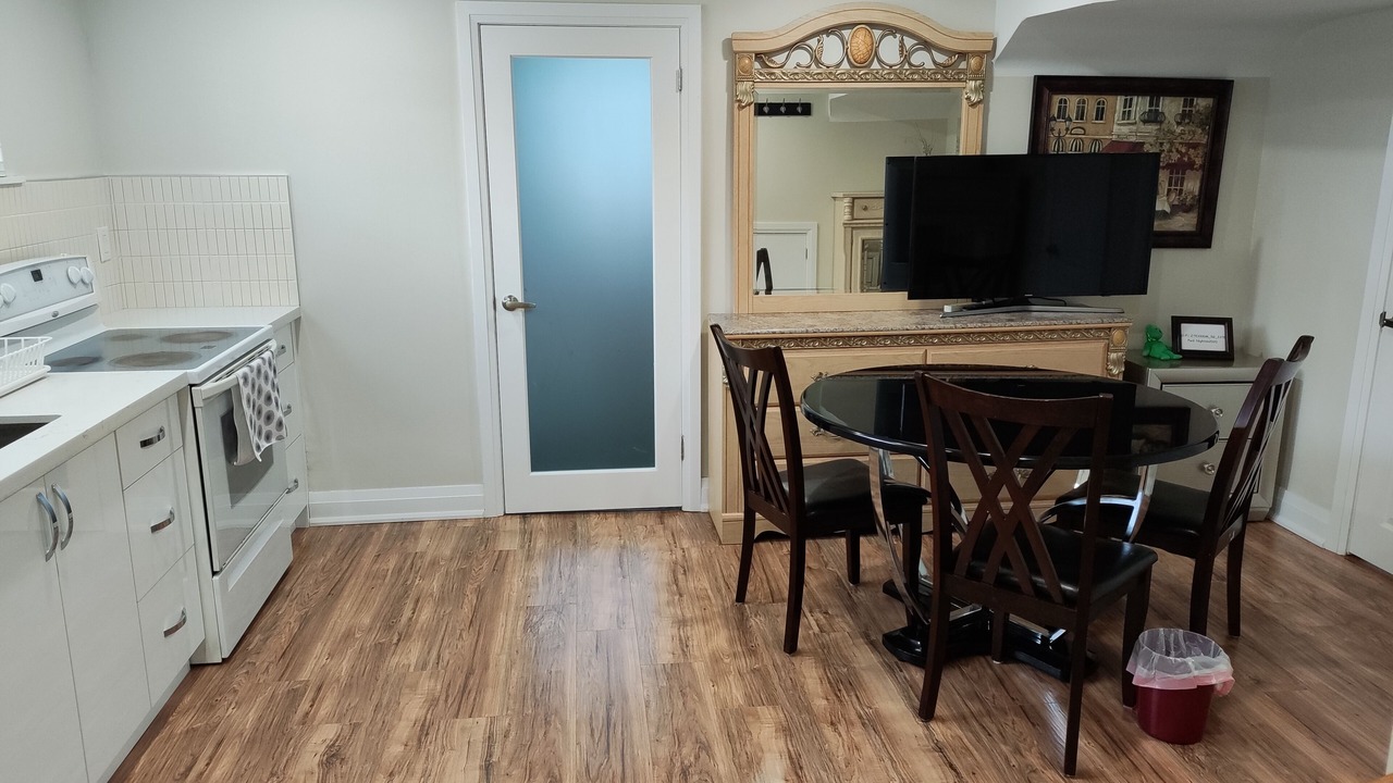 Photo of Kitchen in West Oakville