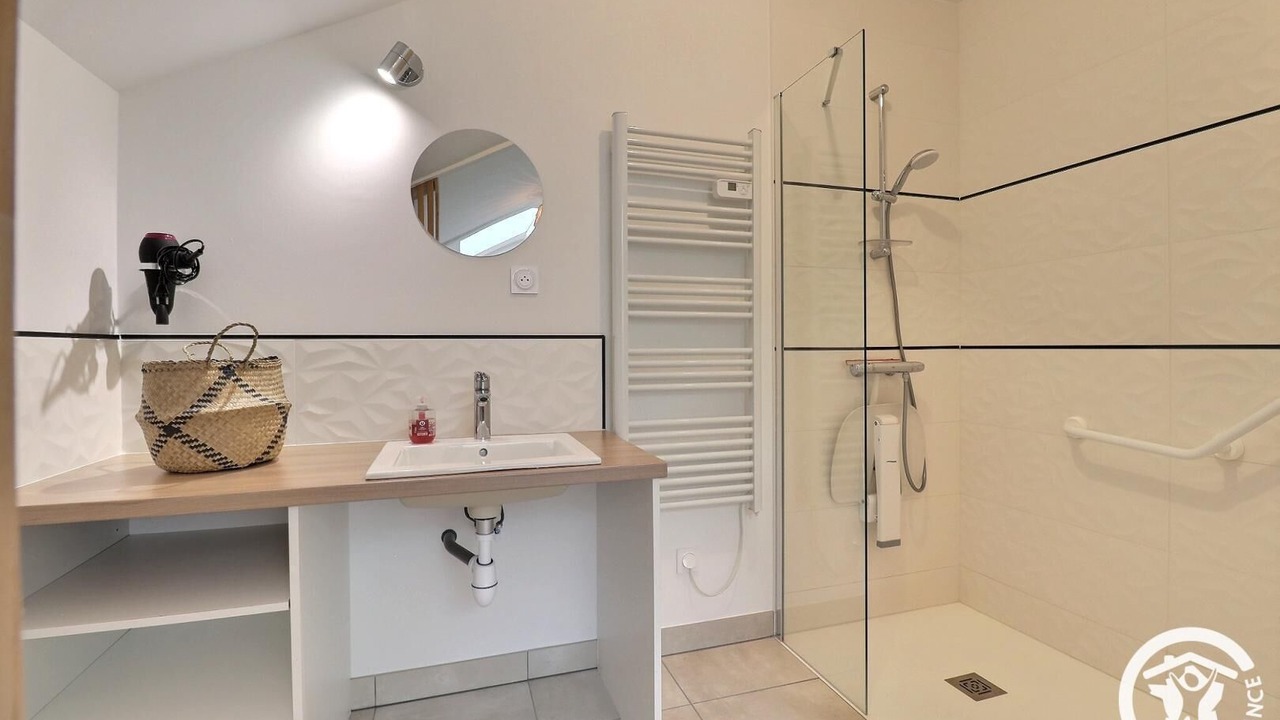 Photo of Bathroom in Paimpont