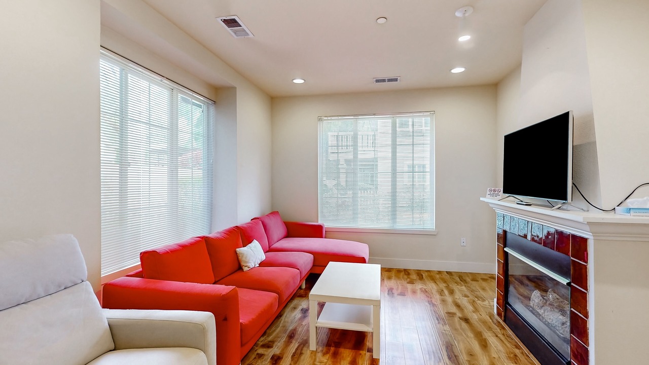 Photo of Livingroom in Education Hill