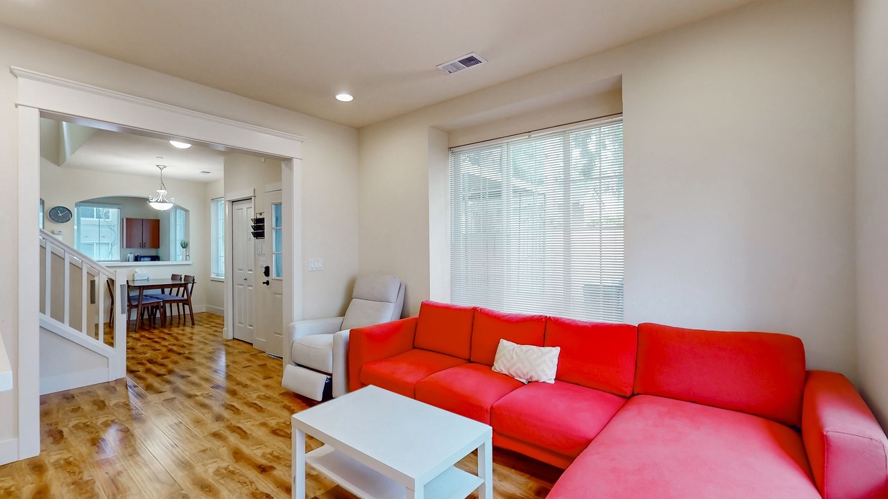 Photo of Livingroom in Education Hill