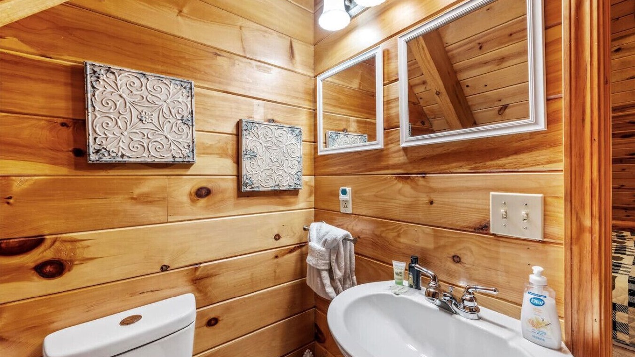 Photo of Bathroom in Cosby