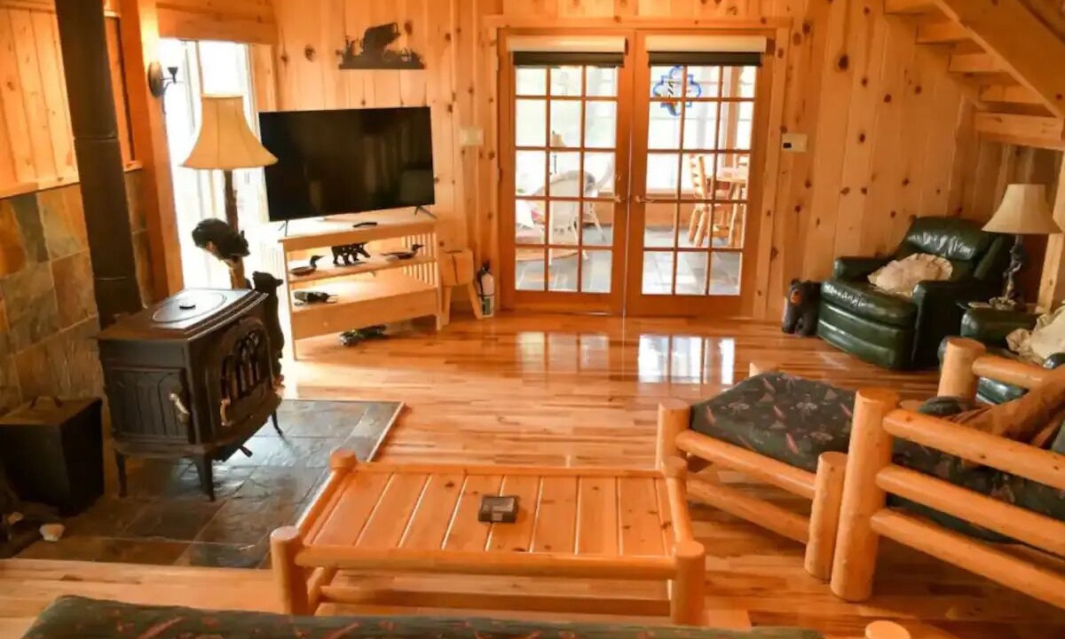 Photo of Livingroom in Sioux Narrows Nestor Falls