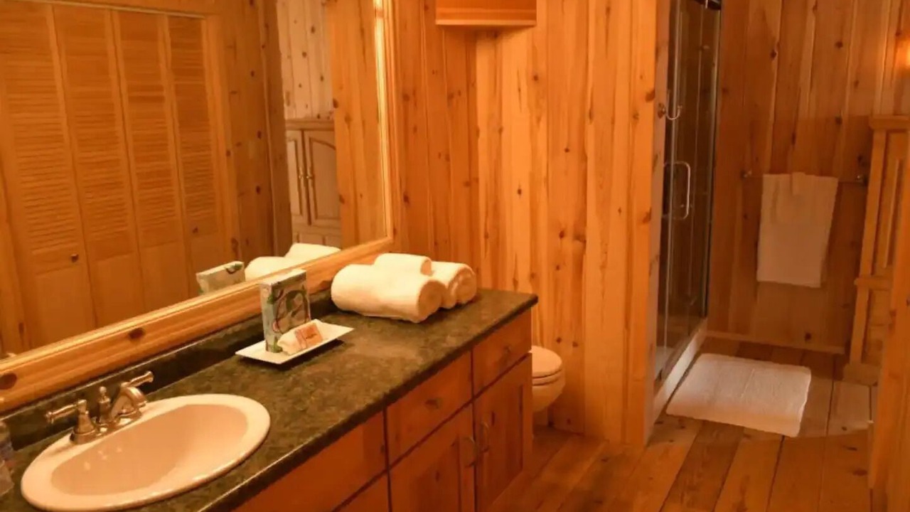 Photo of Bathroom in Sioux Narrows Nestor Falls