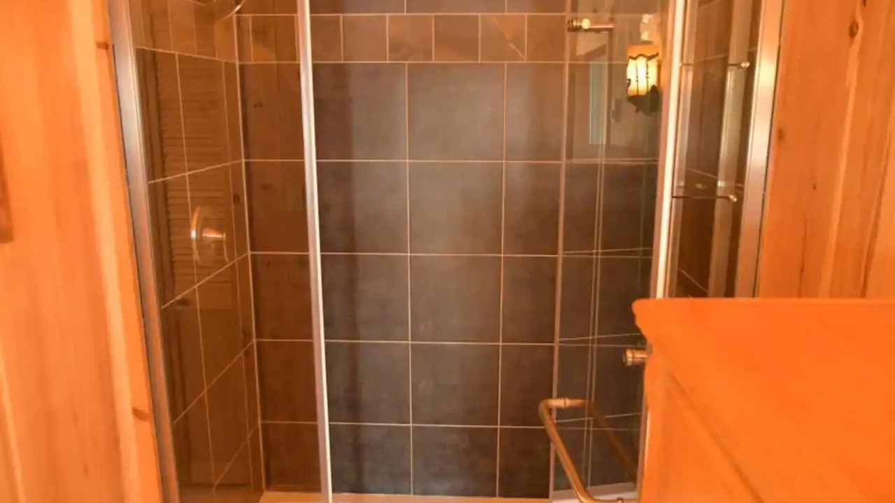 Photo of Bathroom in Sioux Narrows Nestor Falls