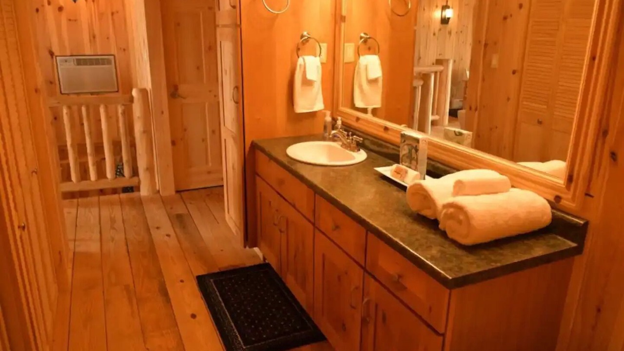 Photo of Bathroom in Sioux Narrows Nestor Falls