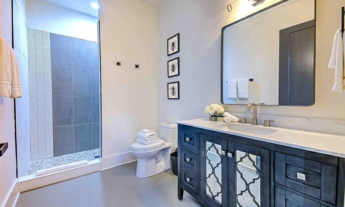 Photo of Bathroom in North Capitol
