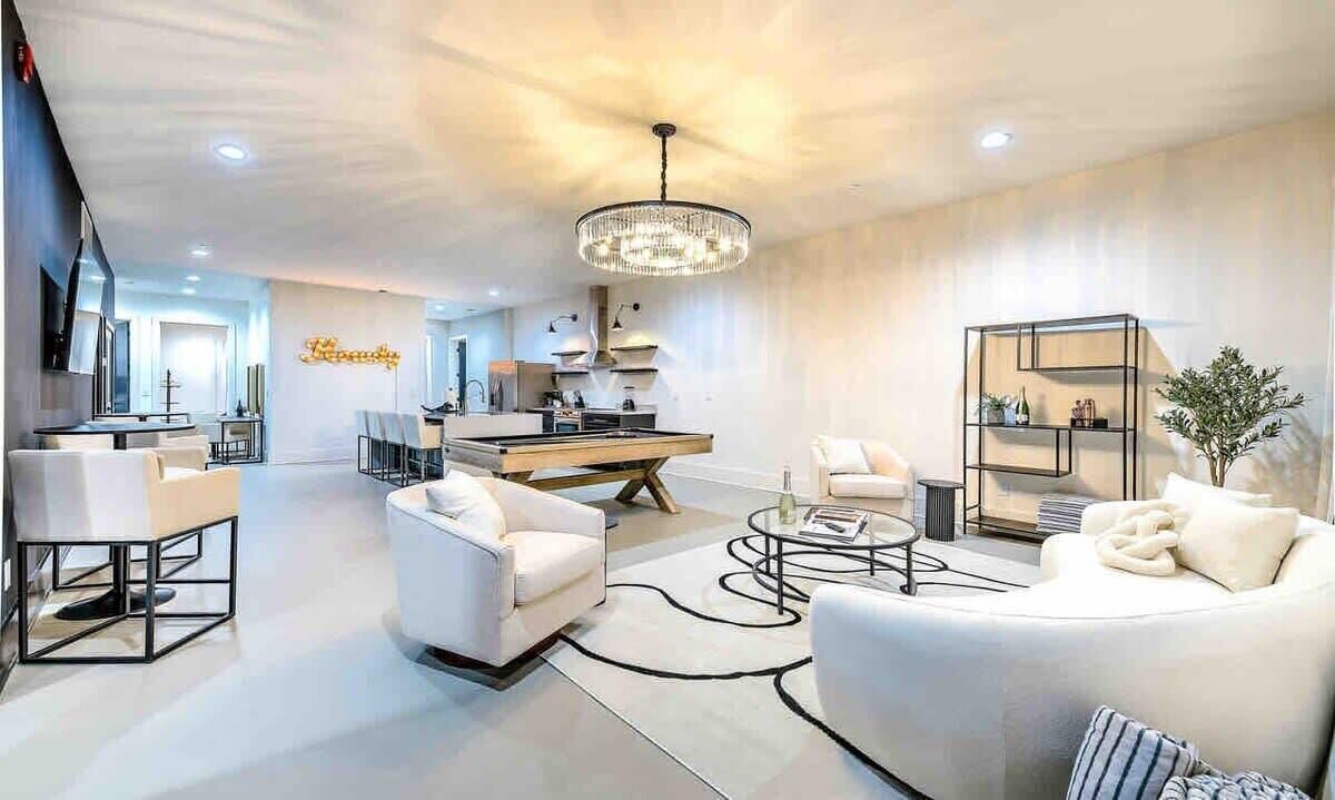 Photo of Livingroom in North Capitol