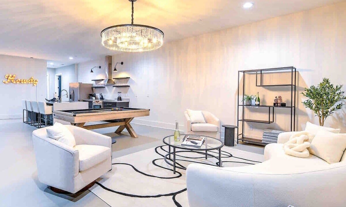 Photo of Livingroom in North Capitol