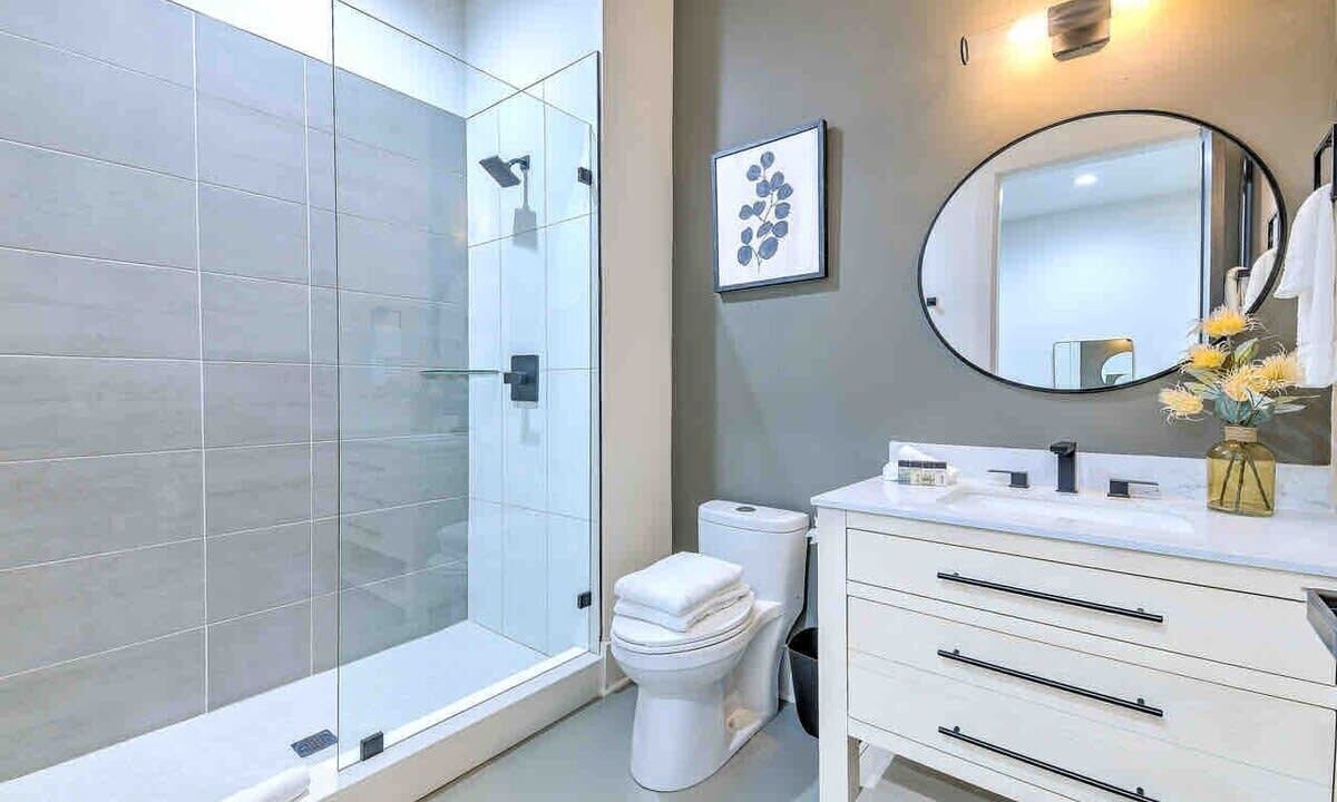 Photo of Bathroom in North Capitol