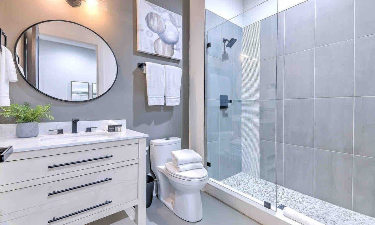 Photo of Bathroom in North Capitol
