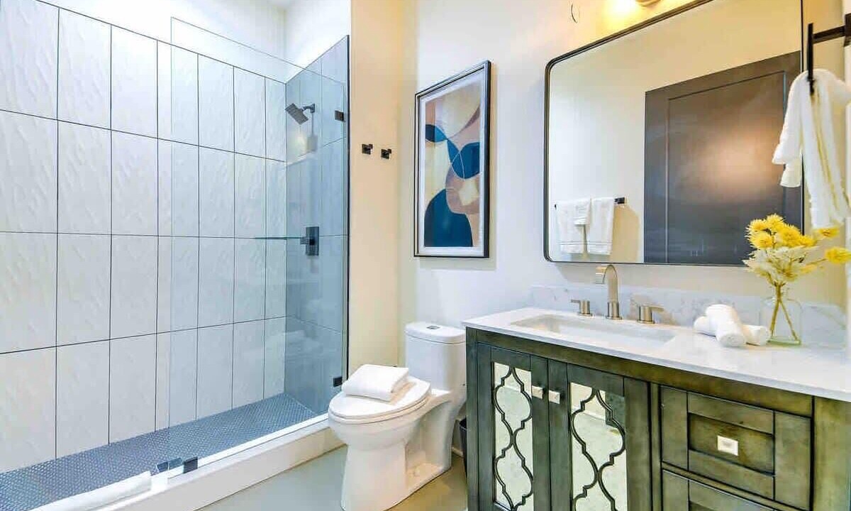 Photo of Bathroom in North Capitol