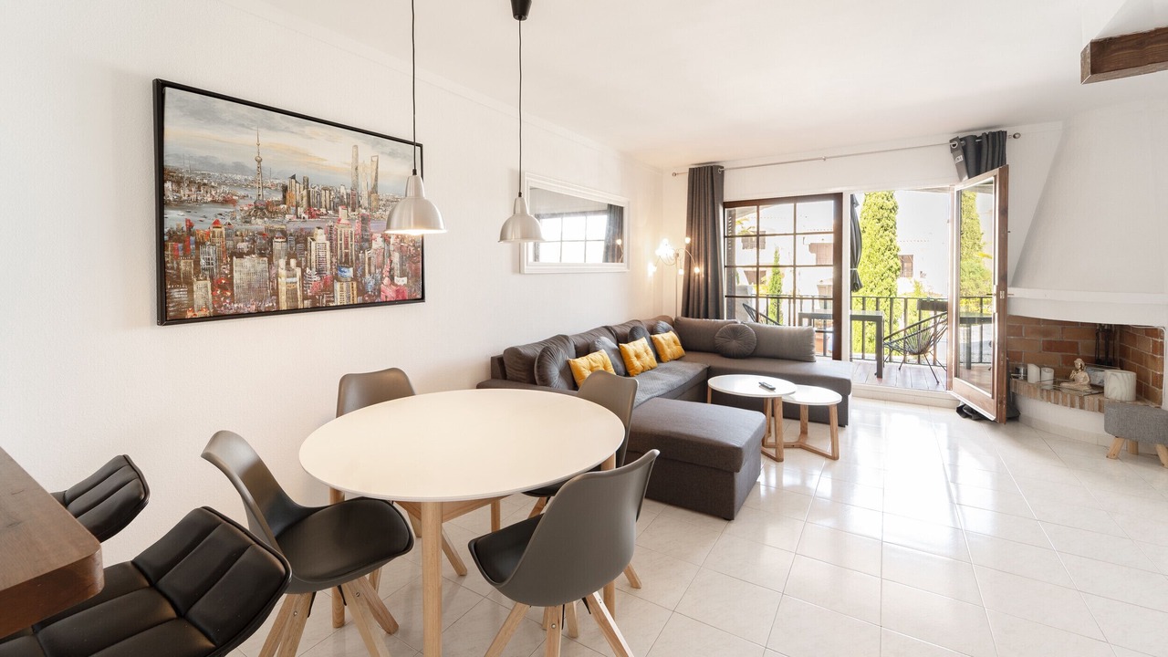Photo of Livingroom in Roses Town Center