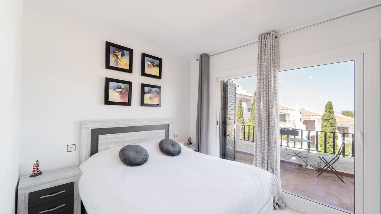 Photo of Bedroom in Roses Town Center