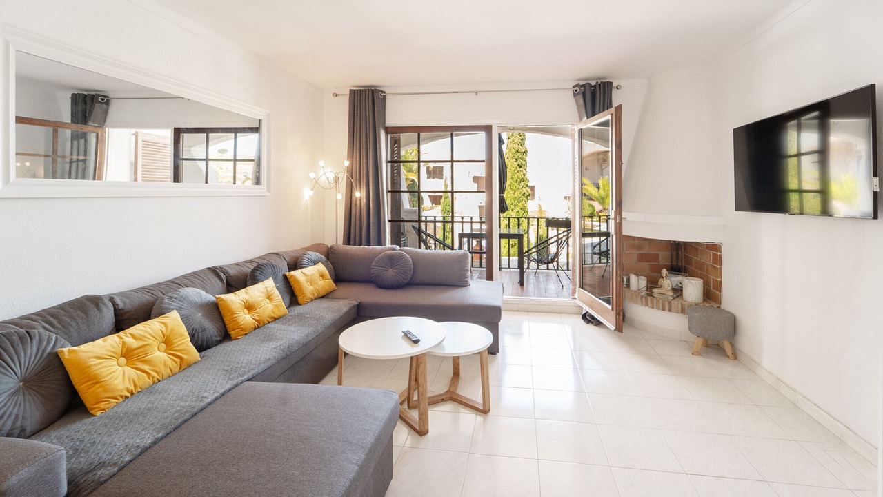 Photo of Livingroom in Roses Town Center