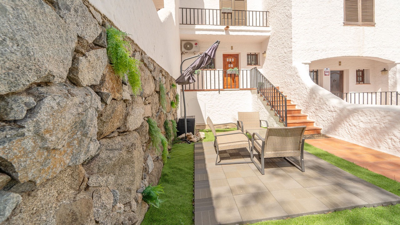 Photo of Patio Balcony in Roses Town Center