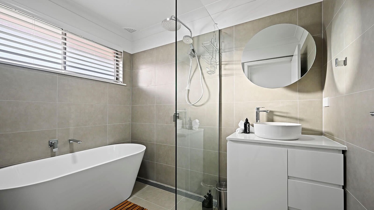 Photo of Bathroom in Orange East