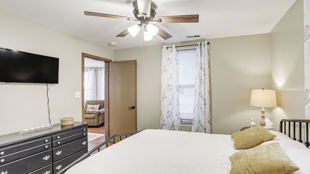 Photo of Bedroom in Pacific