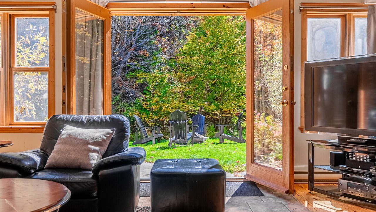 Photo of Livingroom in Fiddler Lake Resort