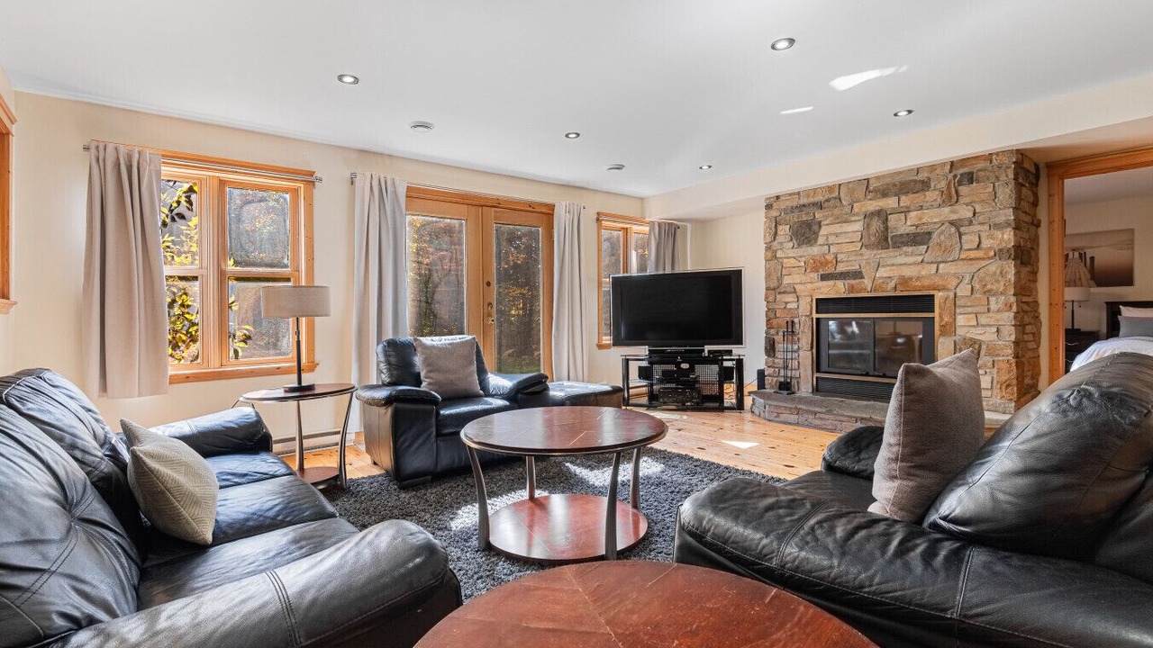 Photo of Livingroom in Fiddler Lake Resort