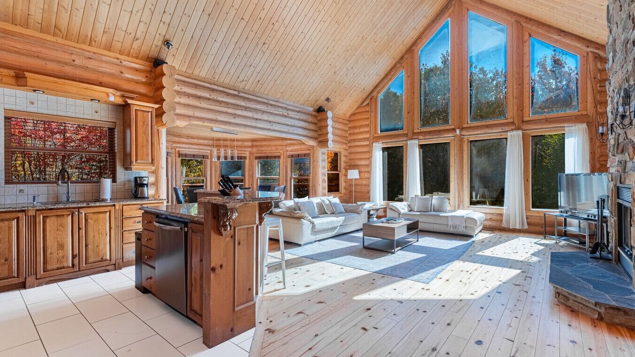 Photo of Livingroom in Fiddler Lake Resort