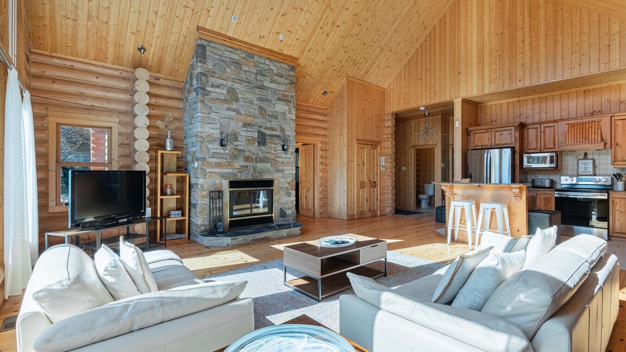 Photo of Livingroom in Fiddler Lake Resort