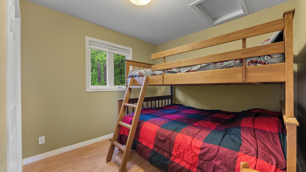 Photo of Bedroom in L'Isle-aux-Allumettes