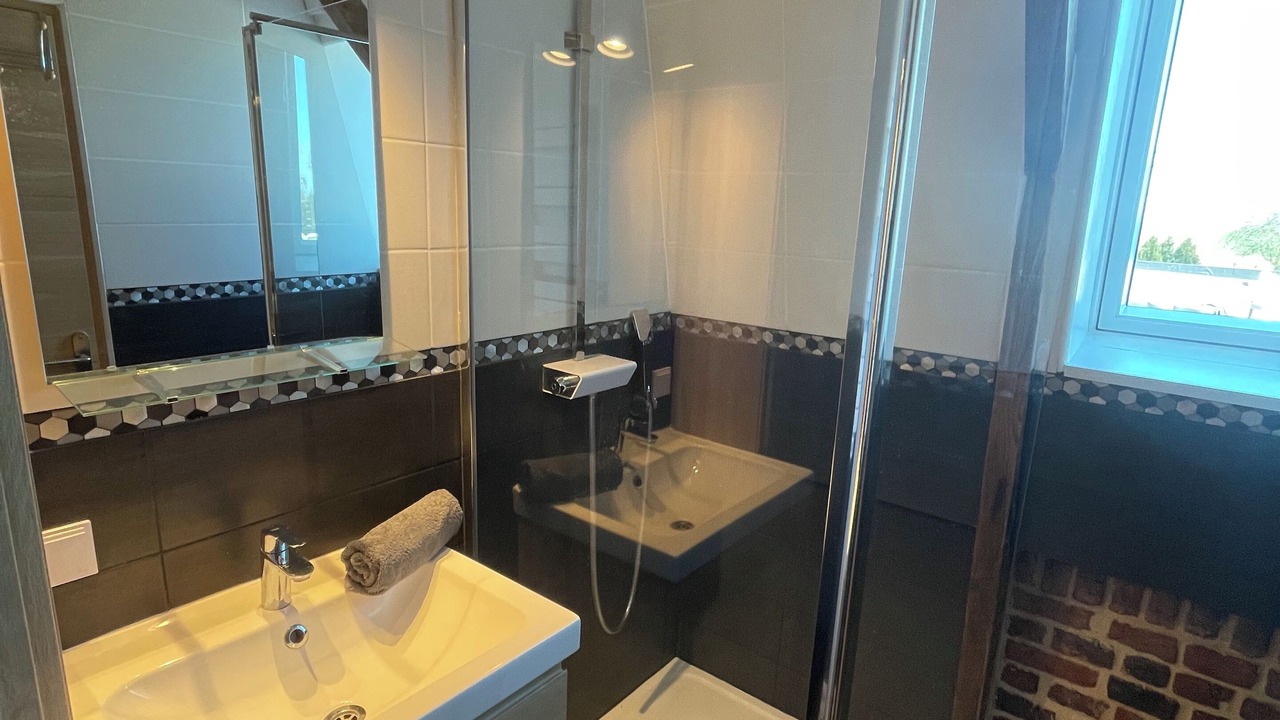 Photo of Bathroom in Avelin