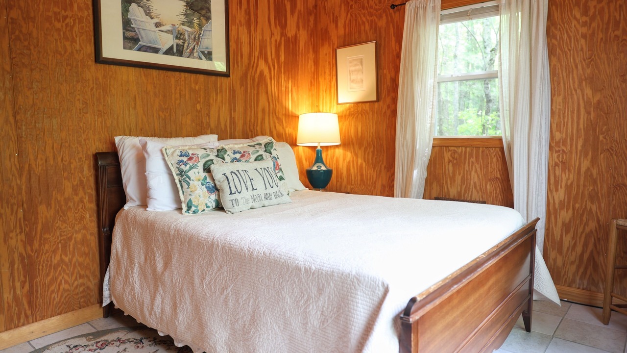 Photo of Bedroom in Baileyville
