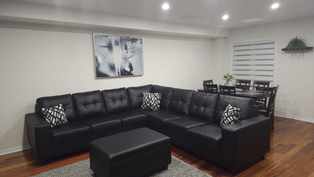 Photo of Livingroom in Hurontario