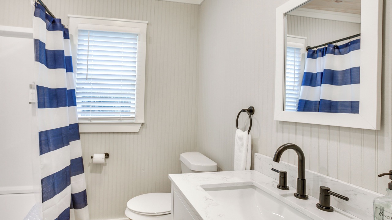 Photo of Bathroom in Theriot