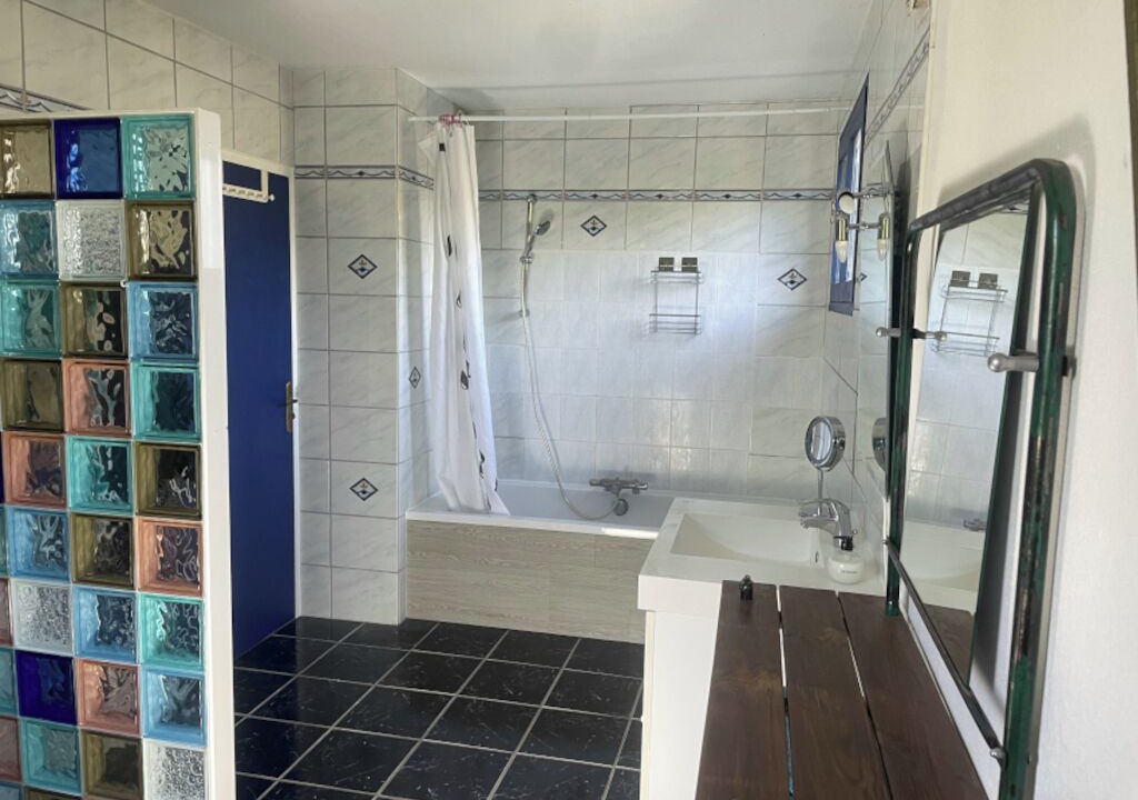 Photo of Bathroom in Subles