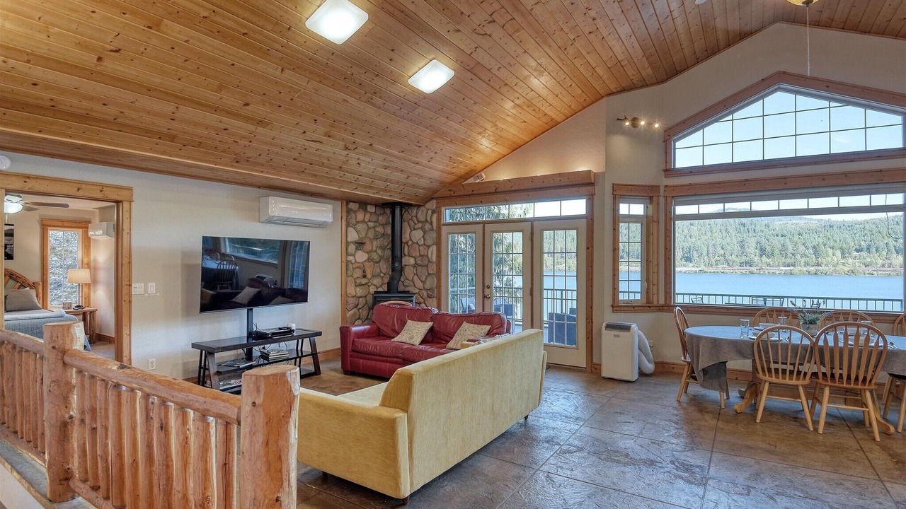 Photo of Livingroom in Bonner County