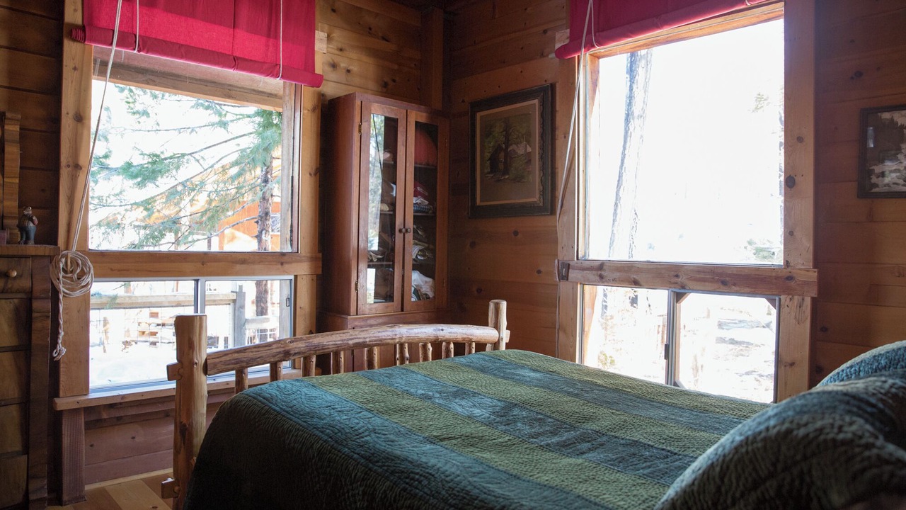 Photo of Bedroom in Groveland