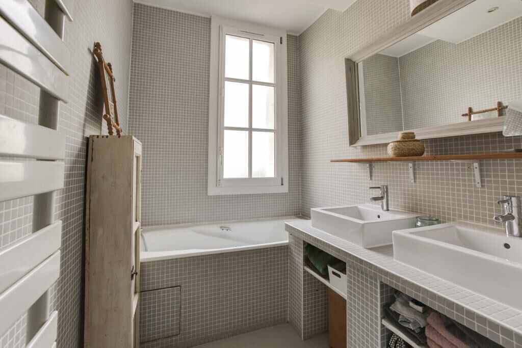 Photo of Bathroom in Suresnes