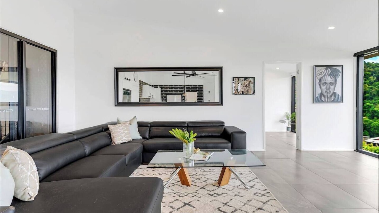 Photo of Livingroom in Bayview Heights