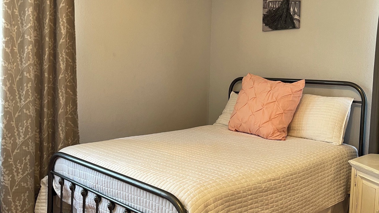 Photo of Bedroom in Sand Springs