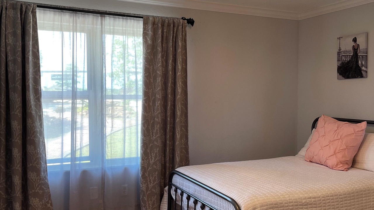 Photo of Bedroom in Sand Springs