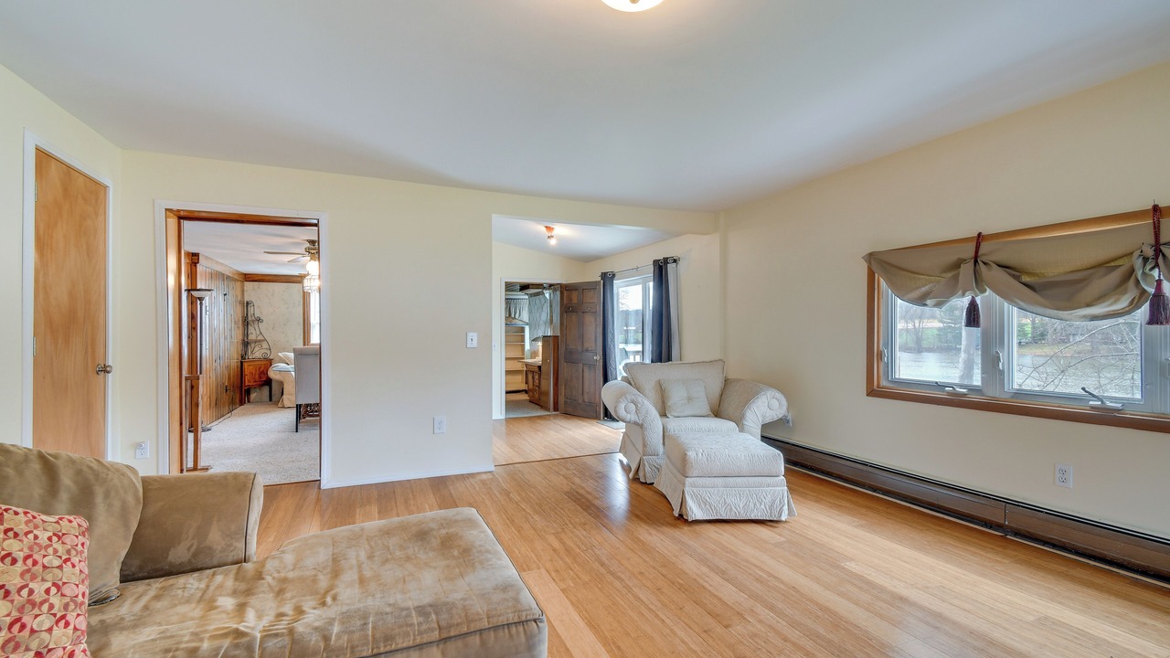 Photo of Livingroom in Baldwinsville