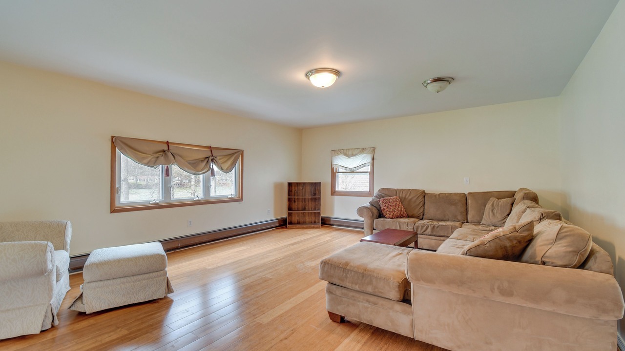 Photo of Livingroom in Baldwinsville