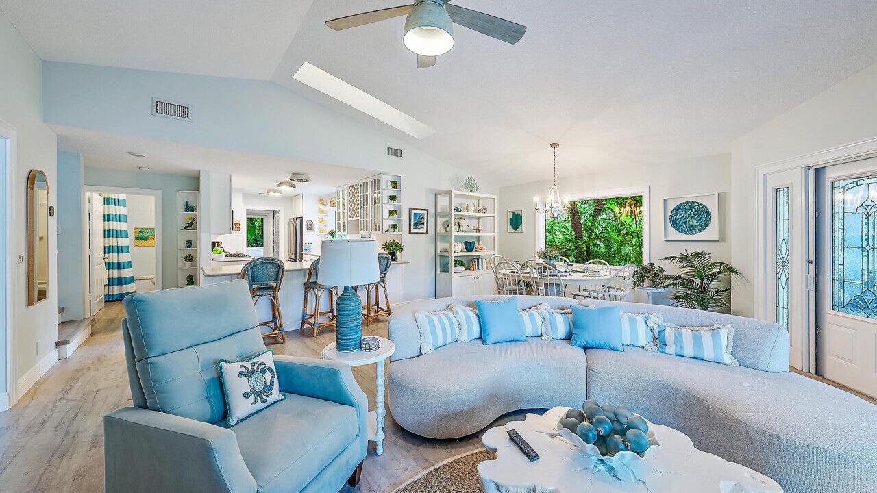 Photo of Livingroom in Juno Beach