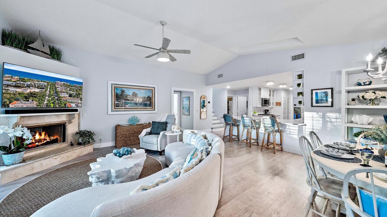 Photo of Livingroom in Juno Beach