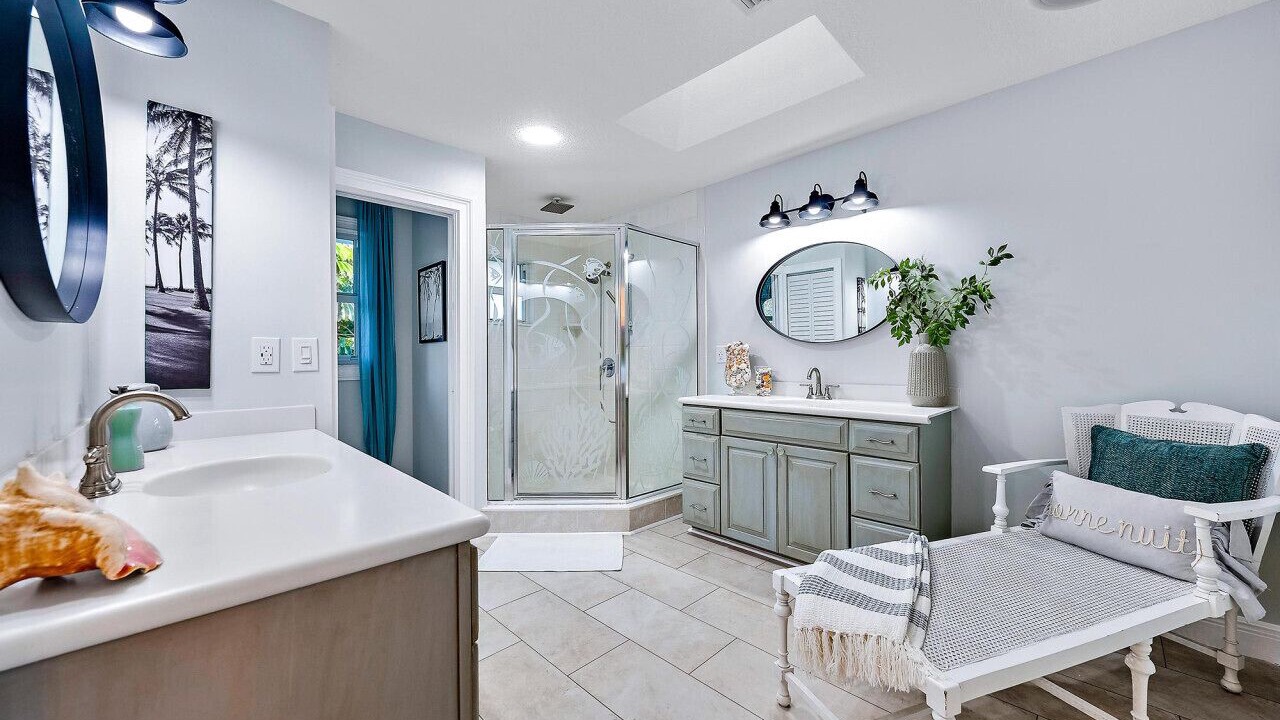 Photo of Bathroom in Juno Beach