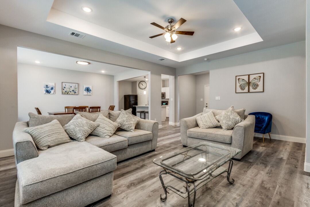 Photo of Livingroom in Commerce