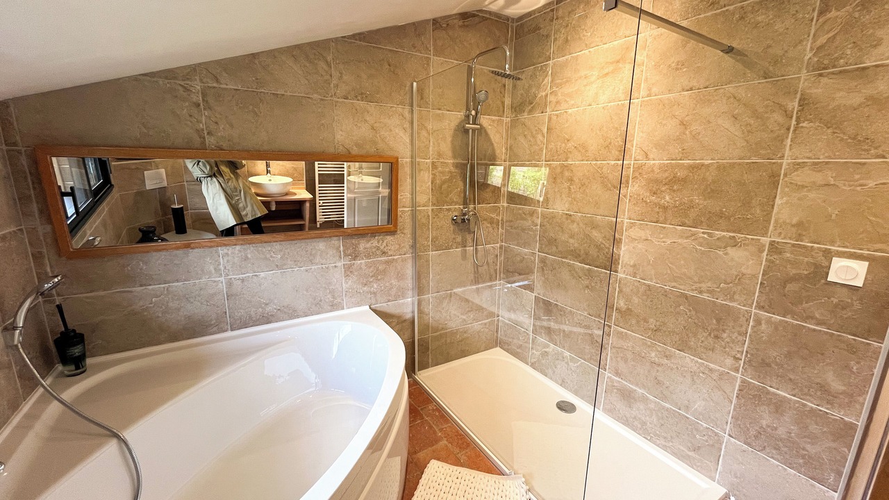 Photo of Bathroom in Saint-Etienne-la-Thillaye