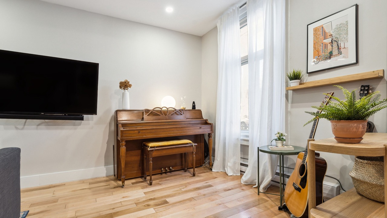 Photo of Livingroom in Hochelaga